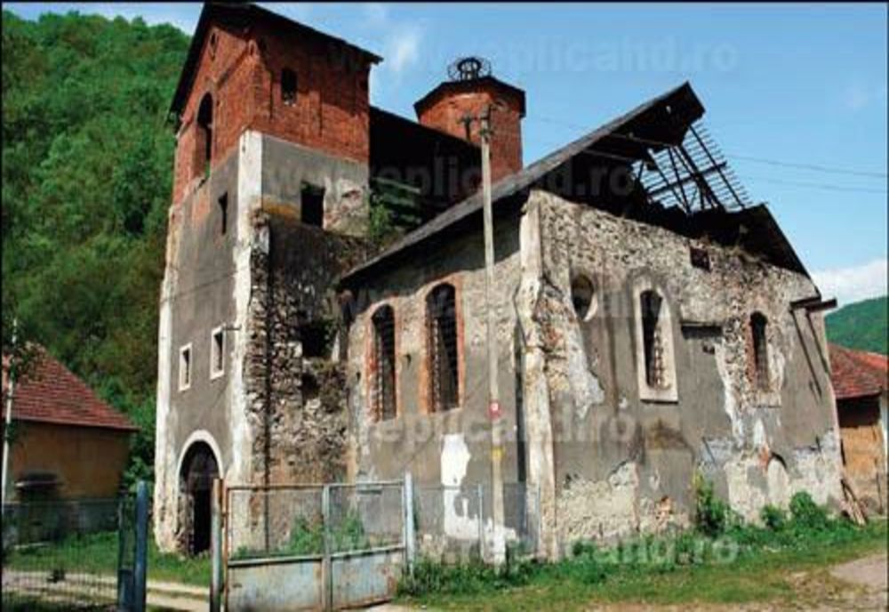 Clădire UNICĂ în România, lăsată în paragină, din lipsa fondurilor. Ce ȘANSE sunt să fie renovată