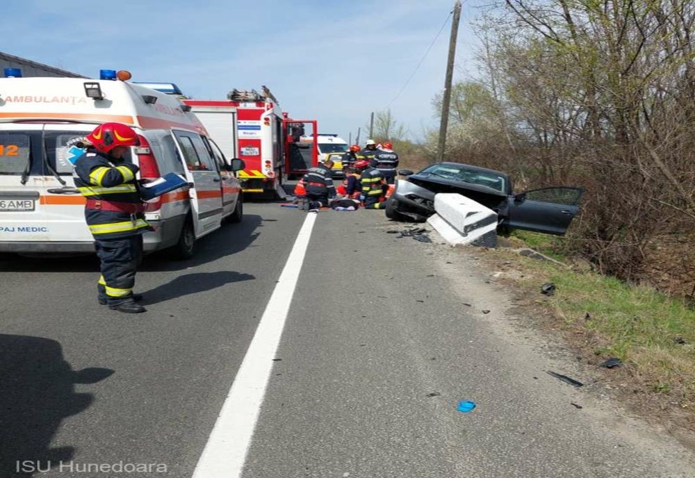 O femeie a decedat, iar o alta a fost rănită, într-un accident pe DN 66, în zona Măceu