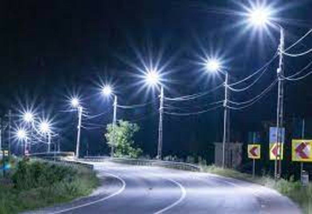 La Hunedoara a început reabilitarea iluminatului stradal