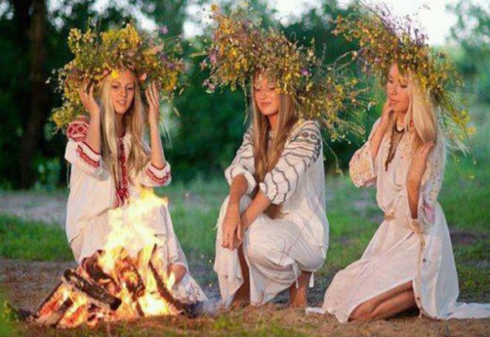 Tradiţii și obiceiuri de SÂNZIENE - SEMNELE care îţi arată că vei avea NOROC tot anul!