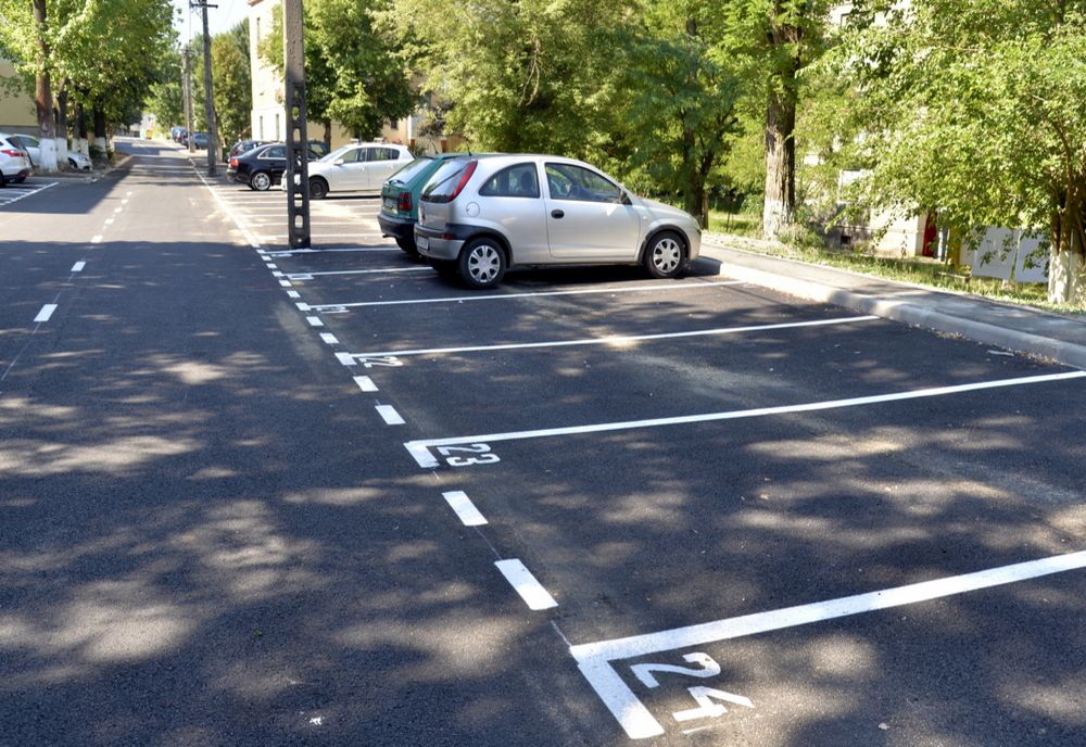  Începe repartizarea locurilor de parcare din Piaţa Eliberării