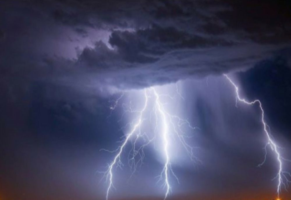 Un cioban a fost răpus de trăznet. Au murit și aporoape 100 de oi