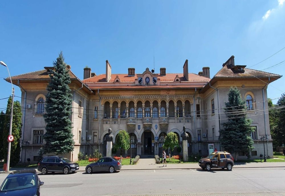 Elevii cu rezultate deosebite, premiaţi de municipalitate