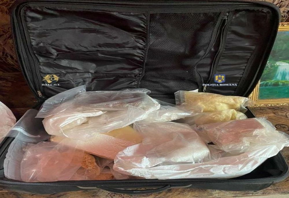 Prins de polițiști cu droguri în portbagaj