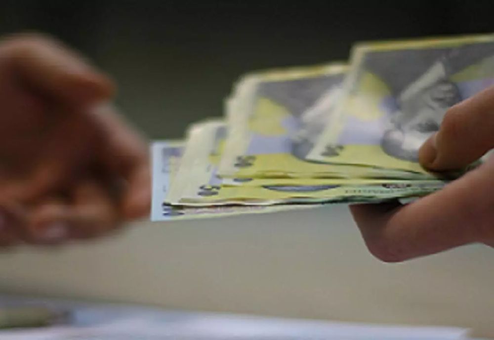 Guvernul s-a răzgândit. Salariile bugetarile cresc, dar nu prea mult - Majorările prevăzute în noua OUG