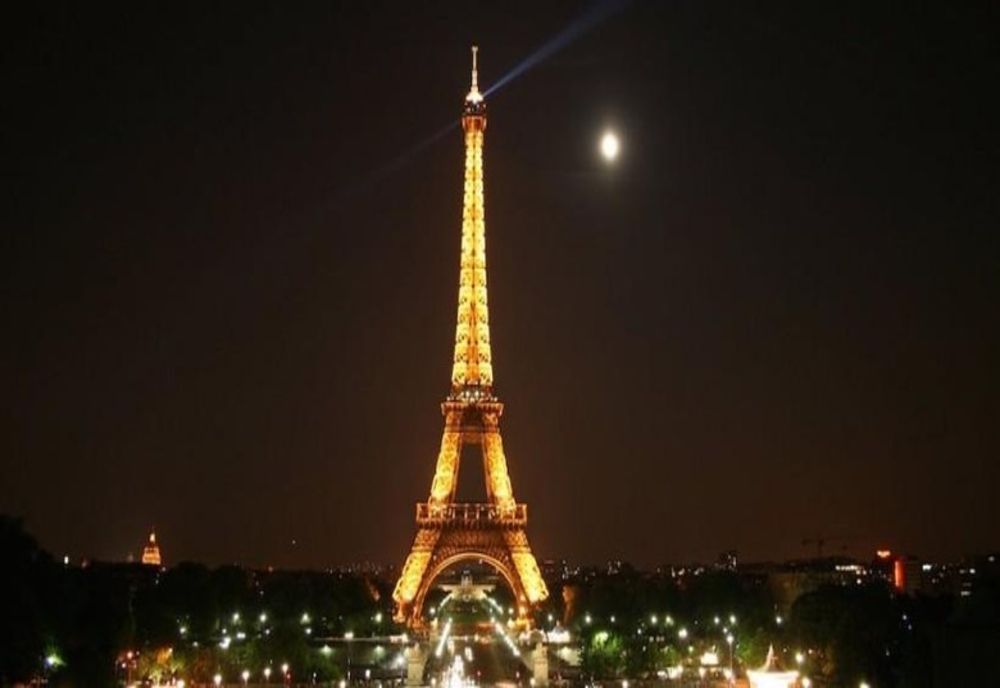 Se dă STINGEREA mai devreme la Turnul Eiffel din Paris! "Orașul luminilor", în BEZNĂ după ora 22:00