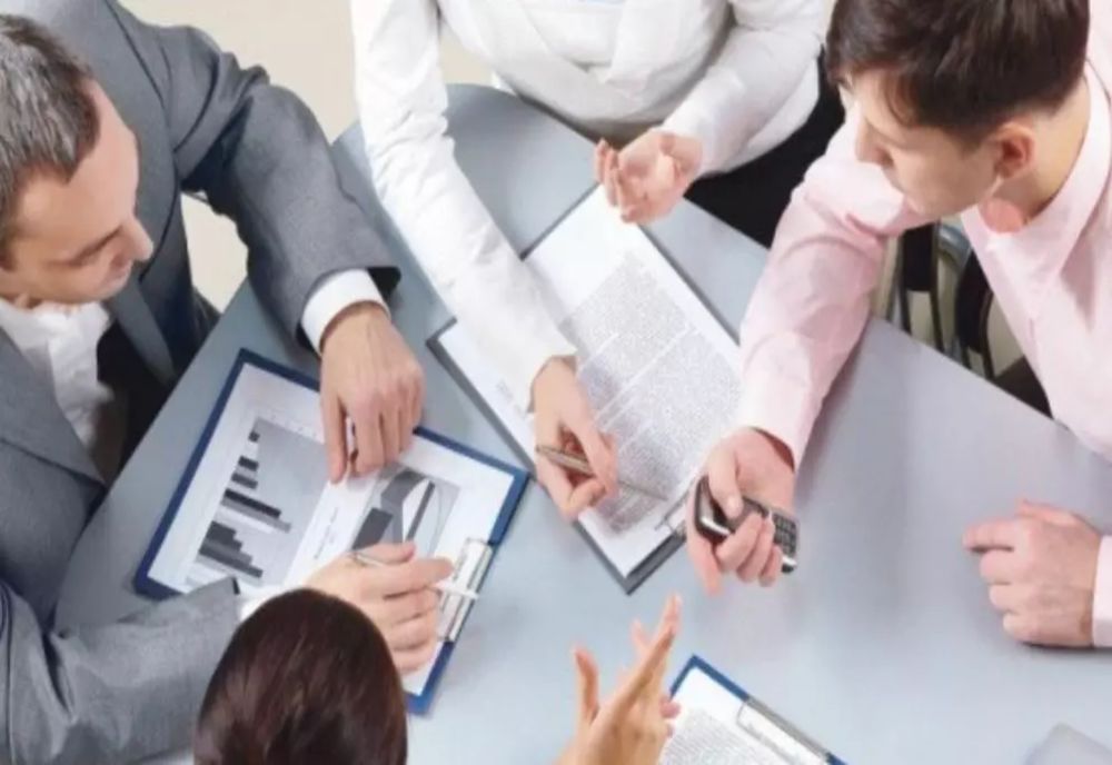 Bursă pentru absolvenți, la Petroșani