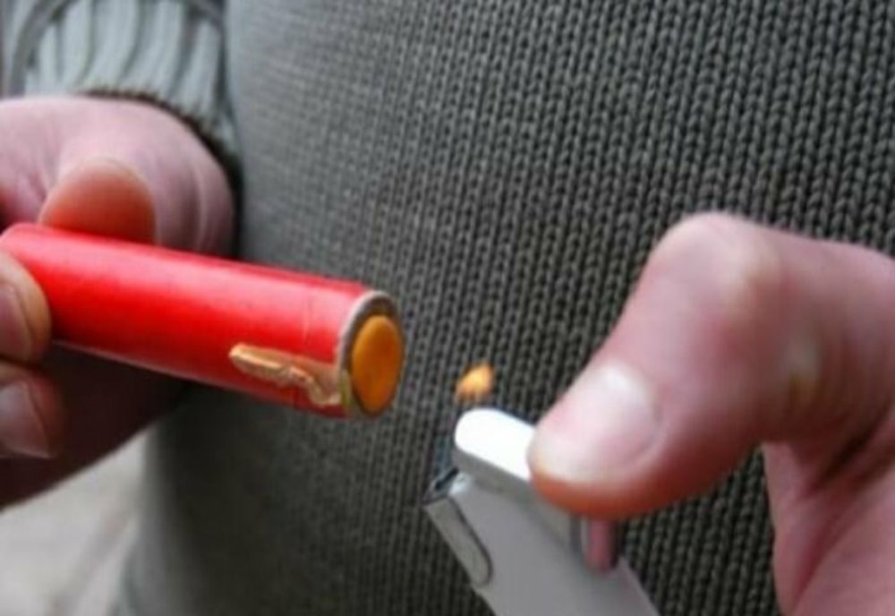 Vă plac petardele? Atenție, s-ar putea să vă alegeți cu dosar penal! S-a întâmplat în județul Hunedoara