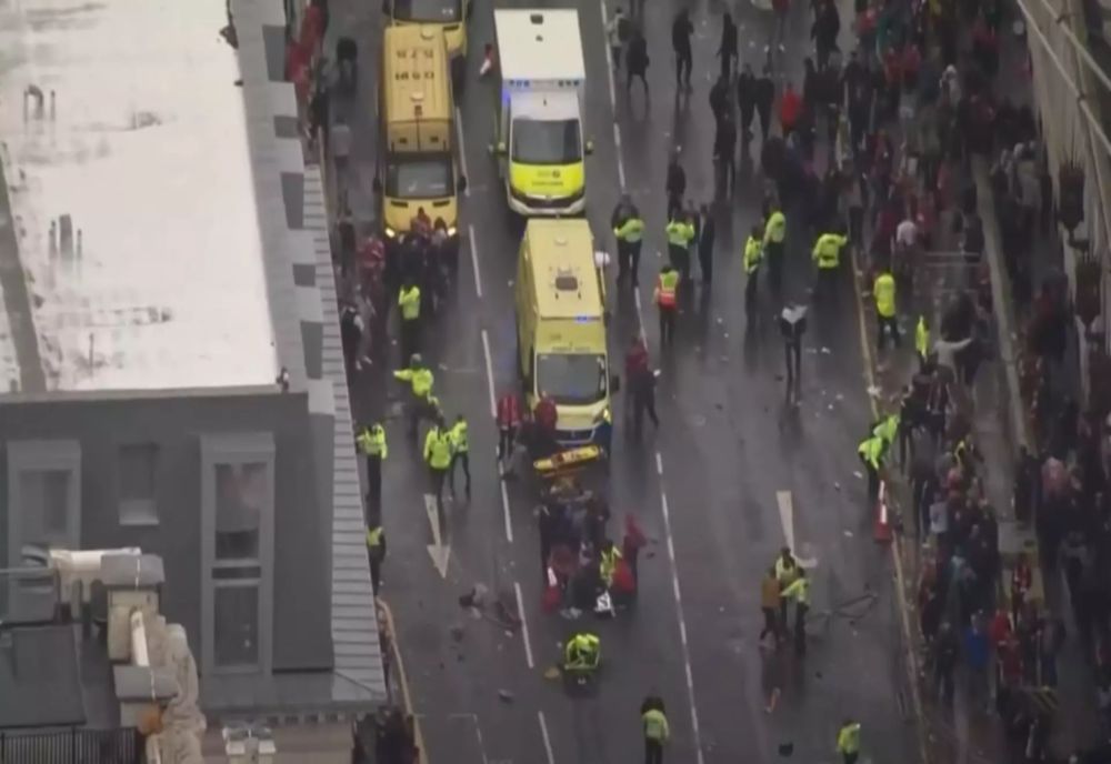 INCIDENT GRAV LA LIVERPOOL. UN BĂRBAT A INTRAT CU MAȘINA ÎN MULȚIMEA CARE SĂRBĂTOREA CÂȘTIGAREA TITLULUI ÎN PREMIER LEAGUE