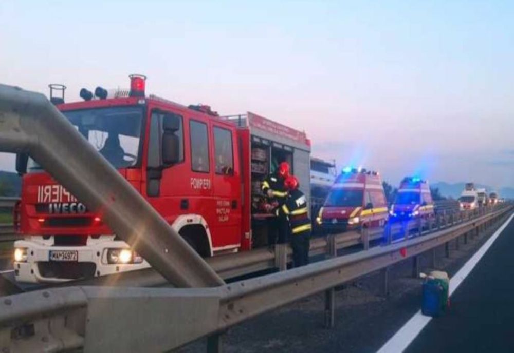 TREI AUTOTURISME ȘI UN AUTOTREN, IMPLICATE ÎNTR-UN ACCIDENT PE A1