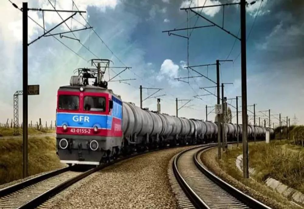 Trafic feroviar blocat între stațiile Petroșani-Târgu Jiu după ce o locomotivă s-a stricat