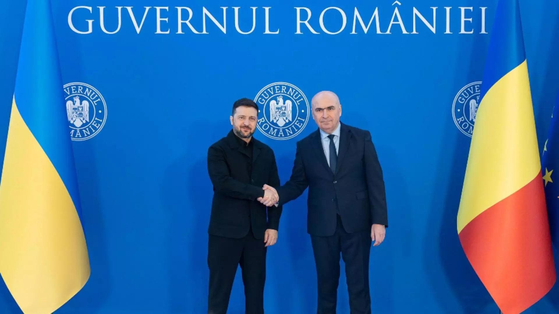 Bolojan, explicații după ce i-a ținut pe jurnaliștii români la gardul Guvernului, dar pe cei ucraineni i-a lăsat în clădire