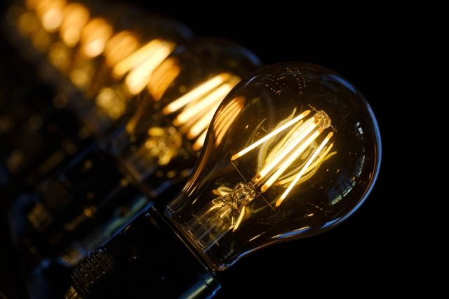 Energia electrică s-a scumpit cu aproape 57%, la nivelul lunii februarie