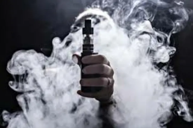Țigările electronice și vape-urile, mai aproape de interdicție în spațiile publice. Proiectul a trecut de Senat