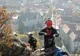 SIMULARE| Turistă captivă pe o stâncă, salvată de pompierii alpiniști din Deva