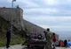 Sute de turiști, în Cetatea Devei. Vizitatorii, impresionați de „asaltul” trupelor airsoft