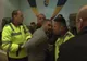 Polițiștii avertizează: „Atenție pe cine primiți cu colindul!”