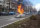 FOTO-VIDEO| Maşină în flăcări în centrul Devei