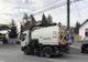Igienizare pe un bulevard aglomerat din centrul Devei. Apel la şoferi să nu îşi parcheze maşinile