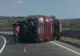Un camion care transporta ciment s-a răsturnat pe DN 76, la Vălișoara