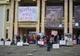FOTO| Actorii Teatrului Dramatic „Ion D. Sîrbu” au continuat greva. „Apa trece, gunoaiele rămân!”