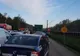 FOTO| Trafic blocat pe DN 7, la ieşirea din Deva, după o tamponare. În zonă s-a format o coloană de maşini