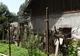 Problema grajdului dintre blocuri prinde “miros” penal. Deveanul care crește cai în vecinătatea ștrandului, reclamat la Parchet