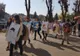 FOTO| Cărți „vii” pe străzile din Hunedoara. Zeci de elevi, într-un marș pentru promovarea lecturii