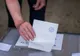 19 alegători au votat până la ora 12:00 într-o secție de votare din județ