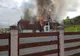 Incendiu cu risc crescut, la Luncoiu de Jos, într-un fost hotel în care se aflau 18 butelii