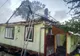 Casă distrusă de incendiu: oameni în  pericol