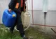 Mamă și fiu, acuzați de distrugere și violare de domiciliu, după ce au aruncat cu motorină prin casa unei tinere