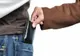 Îmbrățișare cu ghinion: a rămas fără o sumă mare de bani și fără card