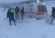 Femeie cu piciorul rupt, dusă la ambulanță cu sania trasă de cai