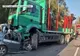 Accident cumplit pe DN66, în Hunedoara. O mașină a intrat sub un TIR după o depășire periculoasă: șoferul a murit