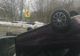 Două persoane încarcerate într-un autoturism răsturnat