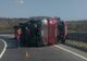 Un camion care transporta ciment s-a răsturnat pe DN 76, la Vălișoara