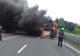 FOTO| Autobuz cuprins de flăcări pe DN 76, între Deva și Brad
