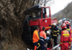 Sofer prins sub camionul pe care îl conducea, după ce a pierdut controlul volanului. Intervenție dificilă a pompierilor, în județul Hunedoara